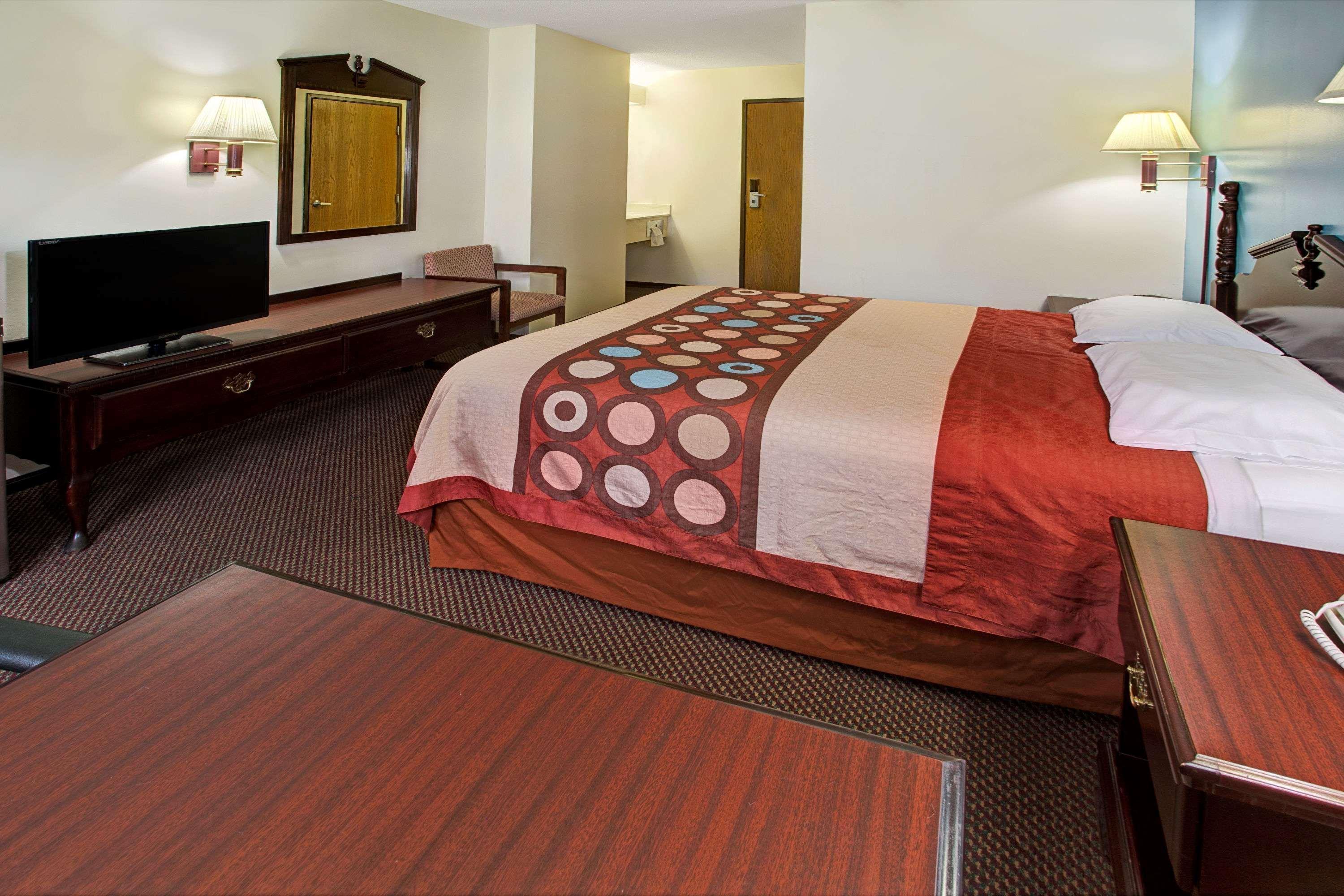 Hotel Super 8 By Wyndham Heath/Newark Extérieur photo