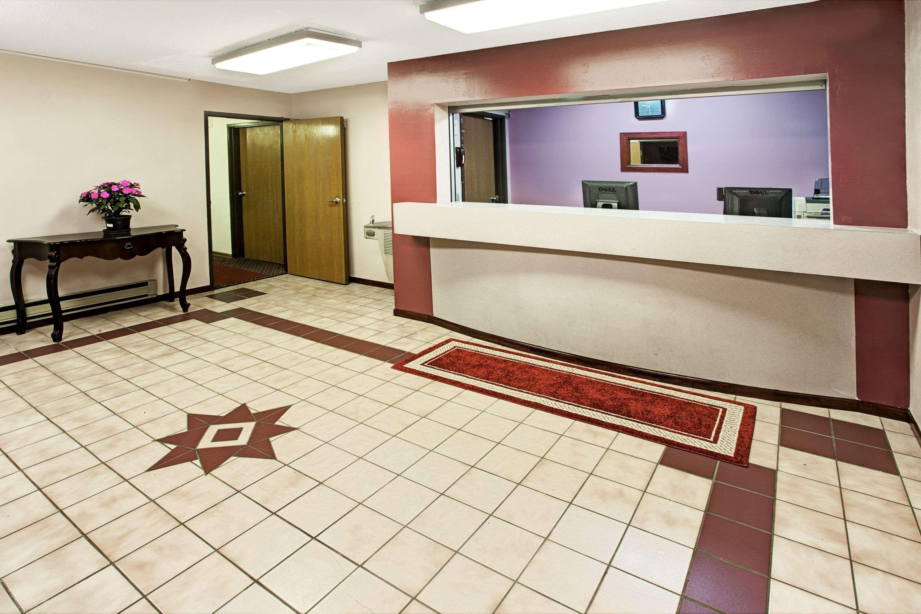 Hotel Super 8 By Wyndham Heath/Newark Extérieur photo