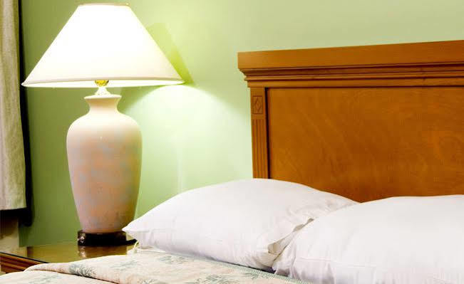 Hotel Super 8 By Wyndham Heath/Newark Extérieur photo