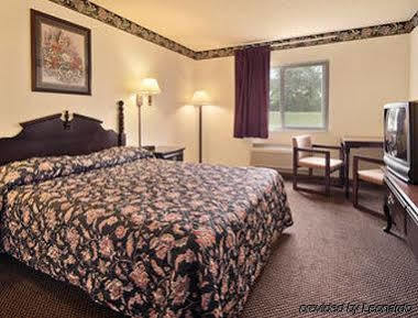 Hotel Super 8 By Wyndham Heath/Newark Extérieur photo