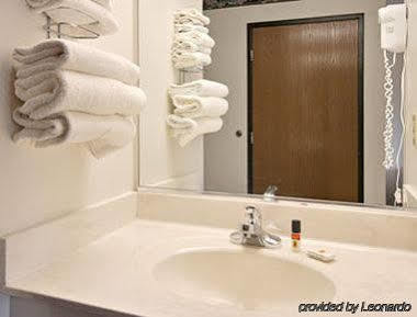 Hotel Super 8 By Wyndham Heath/Newark Extérieur photo