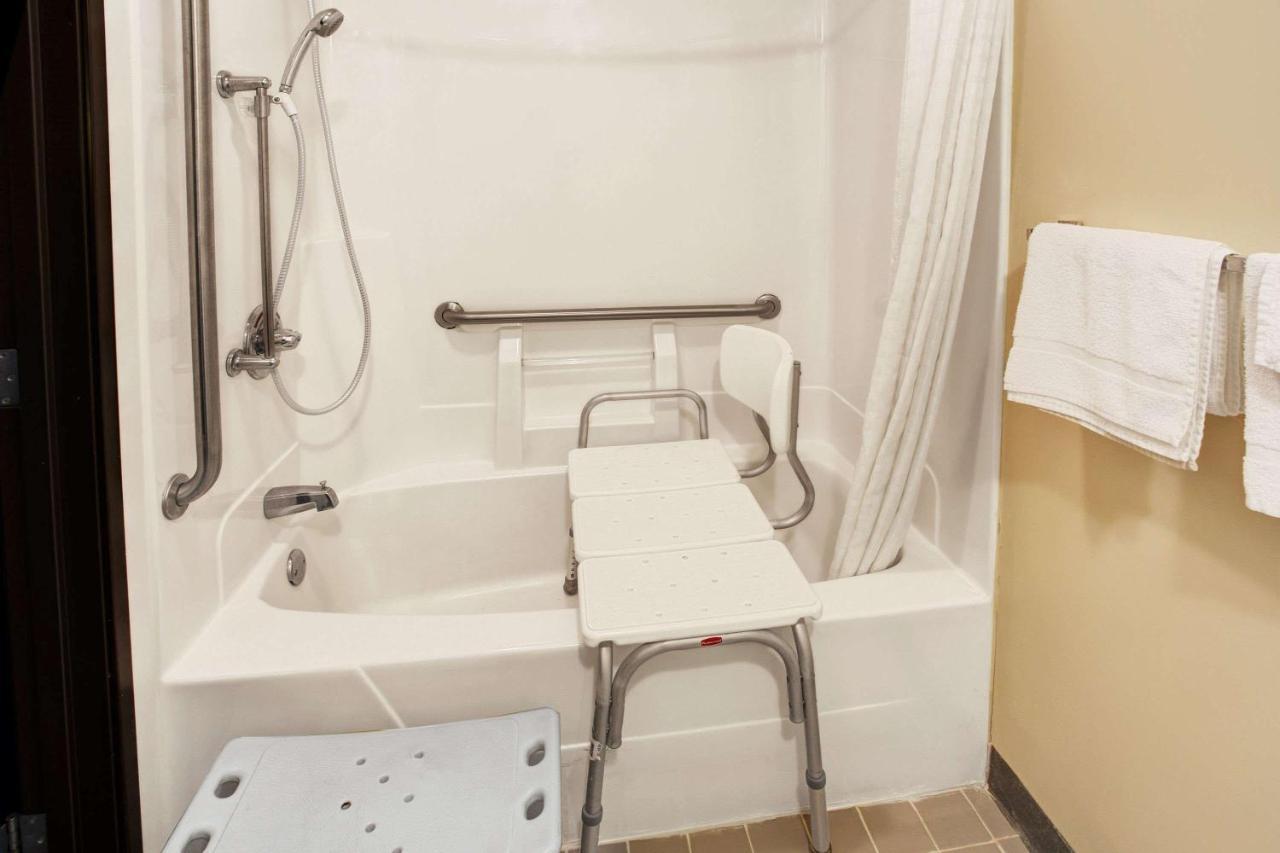 Hotel Super 8 By Wyndham Heath/Newark Extérieur photo