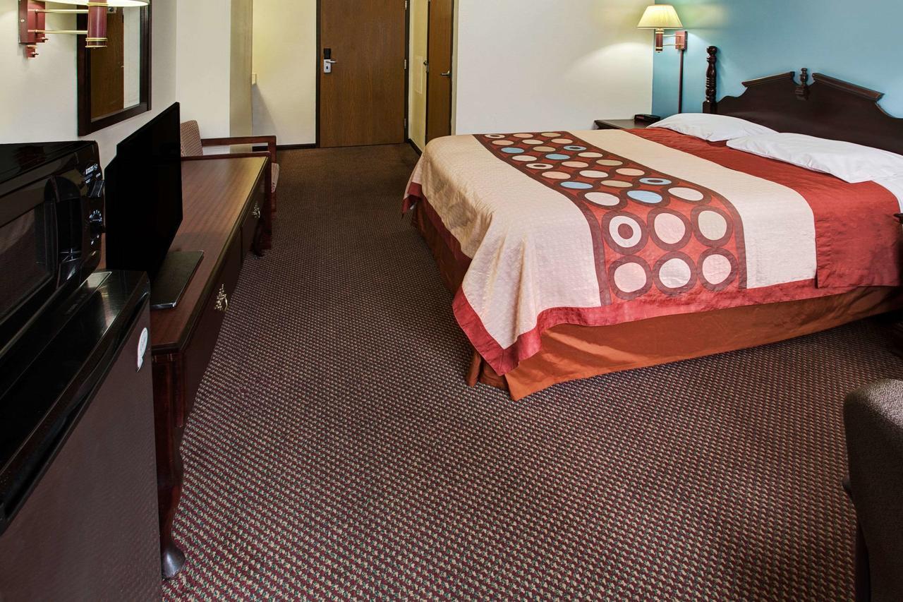 Hotel Super 8 By Wyndham Heath/Newark Extérieur photo